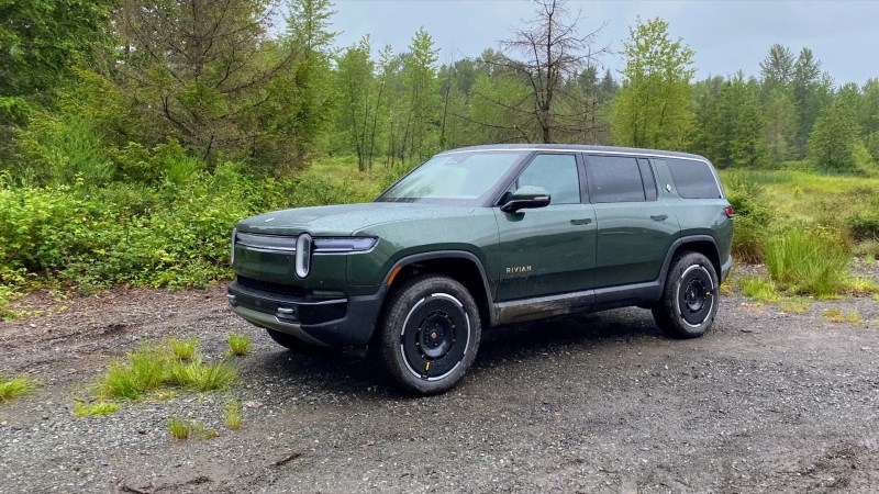 Rivian R1s 2025